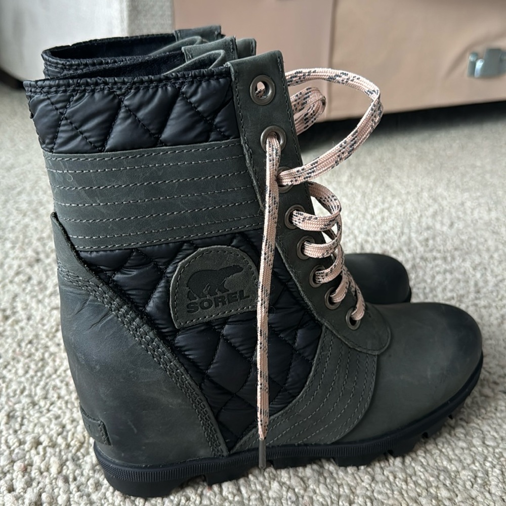 BRAND NEW sorel wedge boots